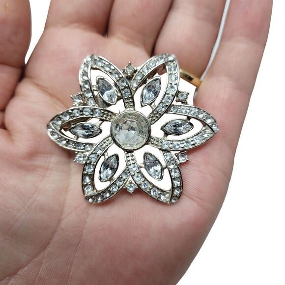 Brooch Pin Clear Rhinestone Flower Bloom Silver Tone Retro 60's Costume - Picture 6 of 6